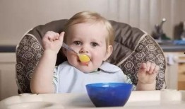 娱乐吃瓜君宝宝倒水,揭秘宝宝倒水背后的温馨瞬间