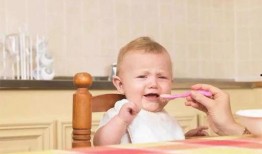 娱乐吃瓜君宝宝倒水,揭秘宝宝倒水背后的温馨瞬间